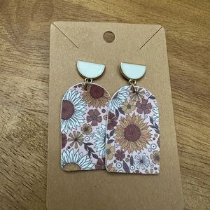 5/ $10 Floral‎ Arch Earrings with Gold Accents
